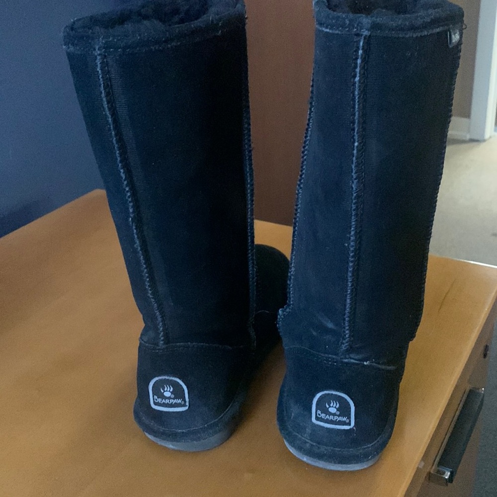 Women’s Bearpaw winter boots gently worn great condition